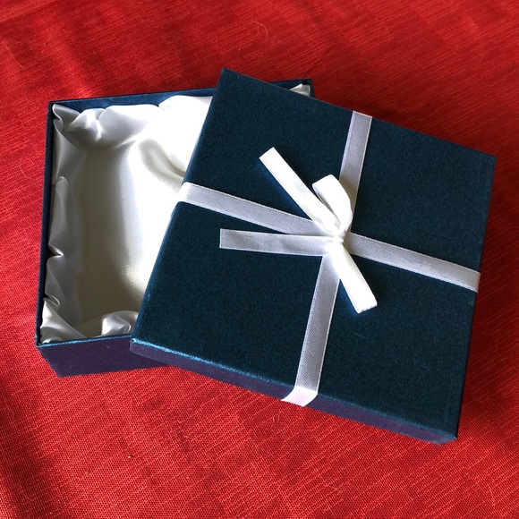 COPY - ONE OF A KIND V-NECK BIB NECKLACE - Picture 7 of 8